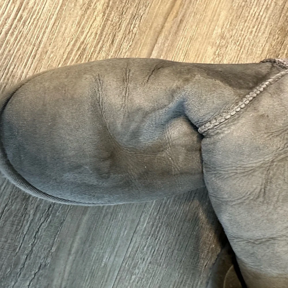 UGG Bailey Triple Button Grey - Picture 8 of 8